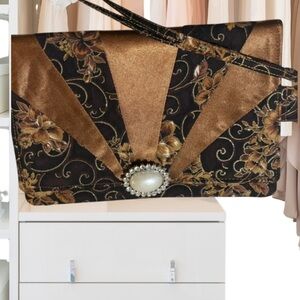 Elegant Floral Clutch with Jewel Accent